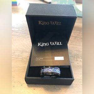 Size 9 ring.